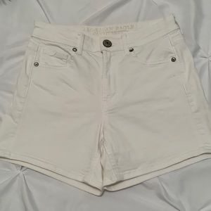 Stretchy white shorts